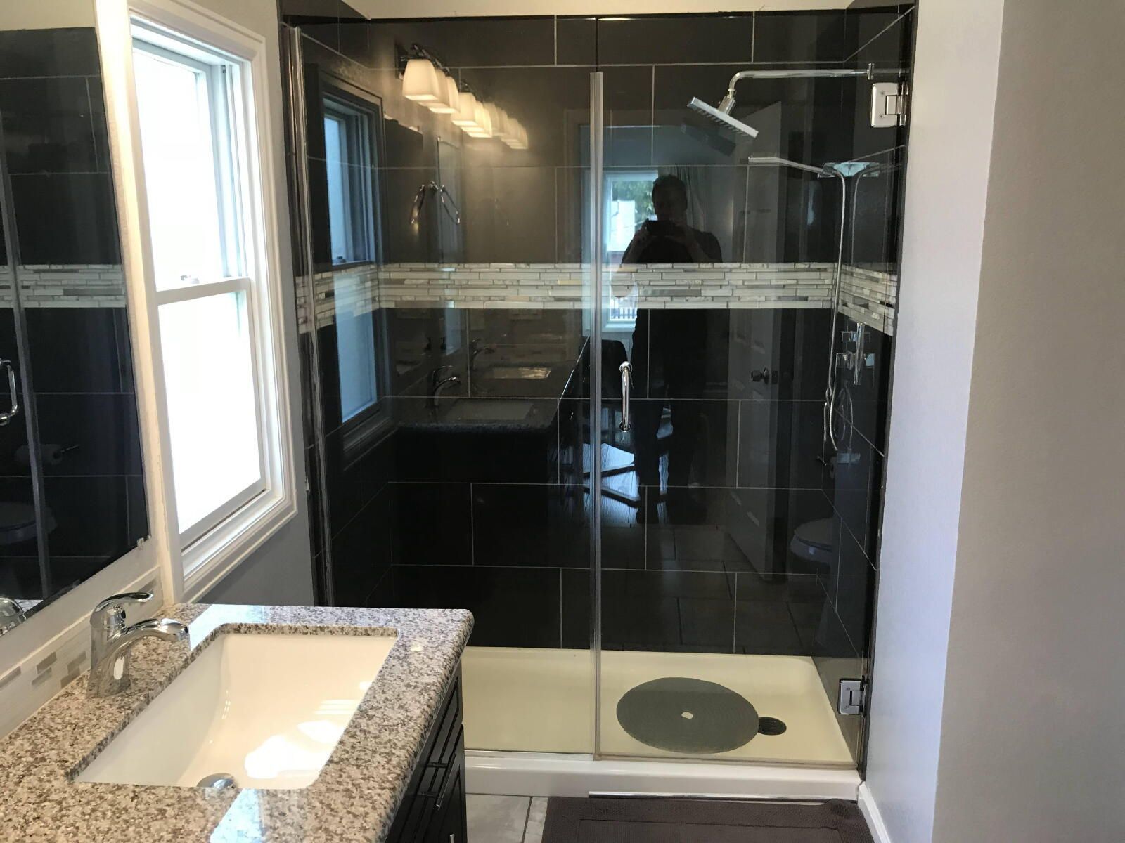 Modern Detached Carriage House Near City Park with Private Garage property image