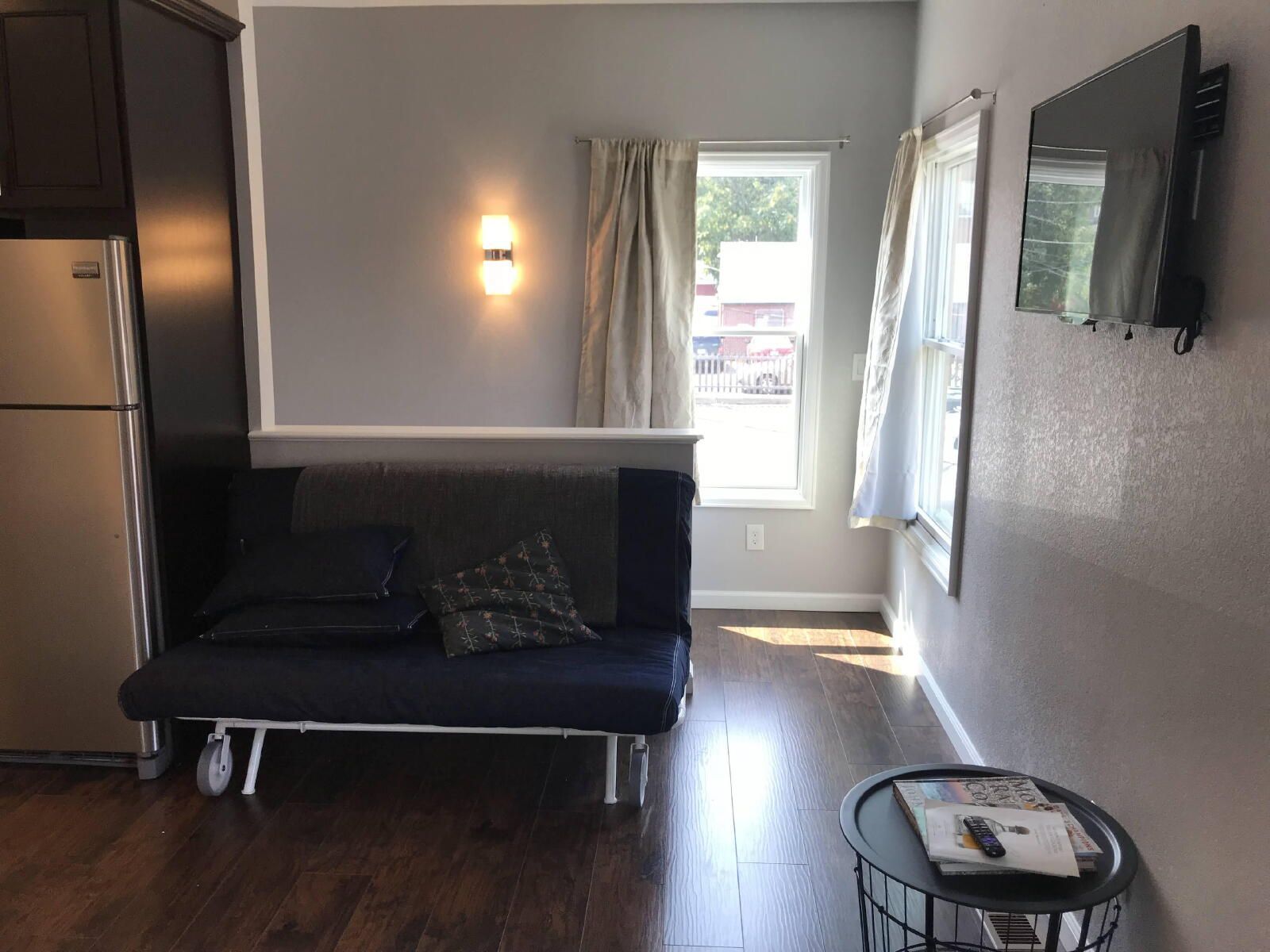 Modern Detached Carriage House Near City Park with Private Garage property image