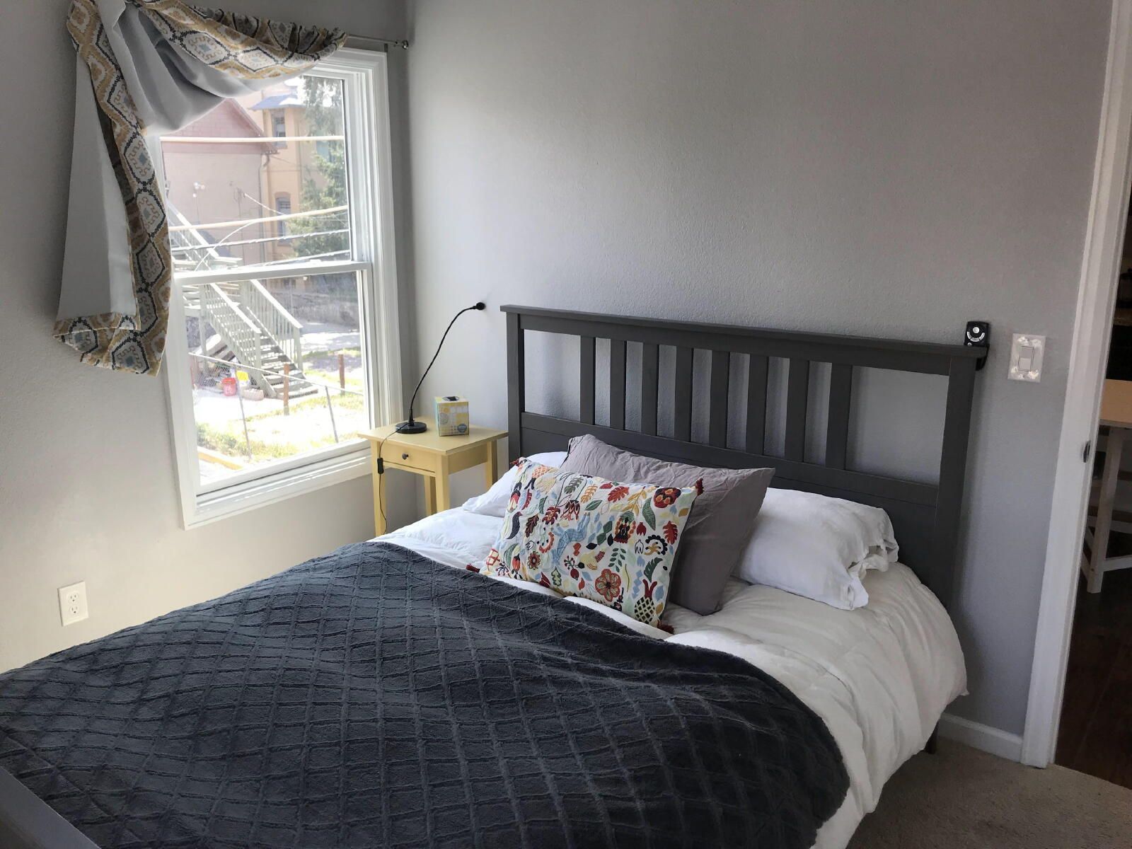 Modern Detached Carriage House Near City Park with Private Garage property image