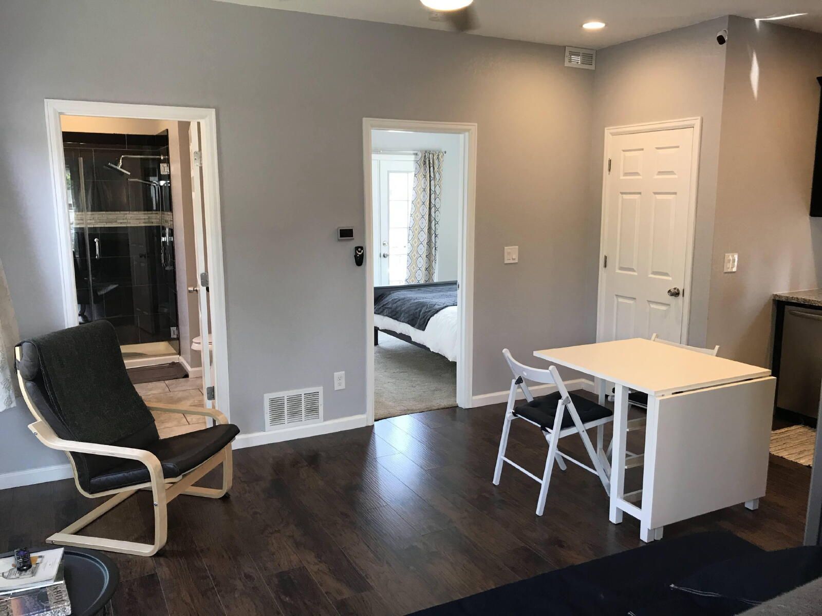 Modern Detached Carriage House Near City Park with Private Garage property image