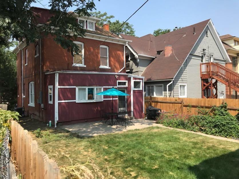 Modern Detached Carriage House Near City Park with Private Garage property image