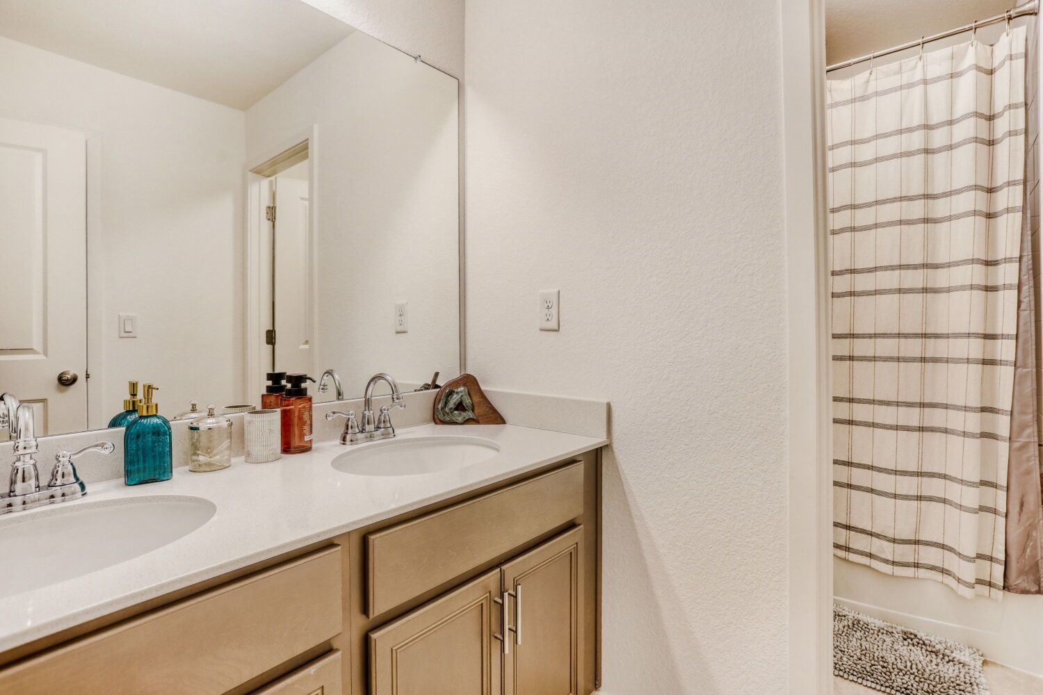 Modern 4-Bedroom Townhome for Rent in Prospect Village at Sterling Ranch property image