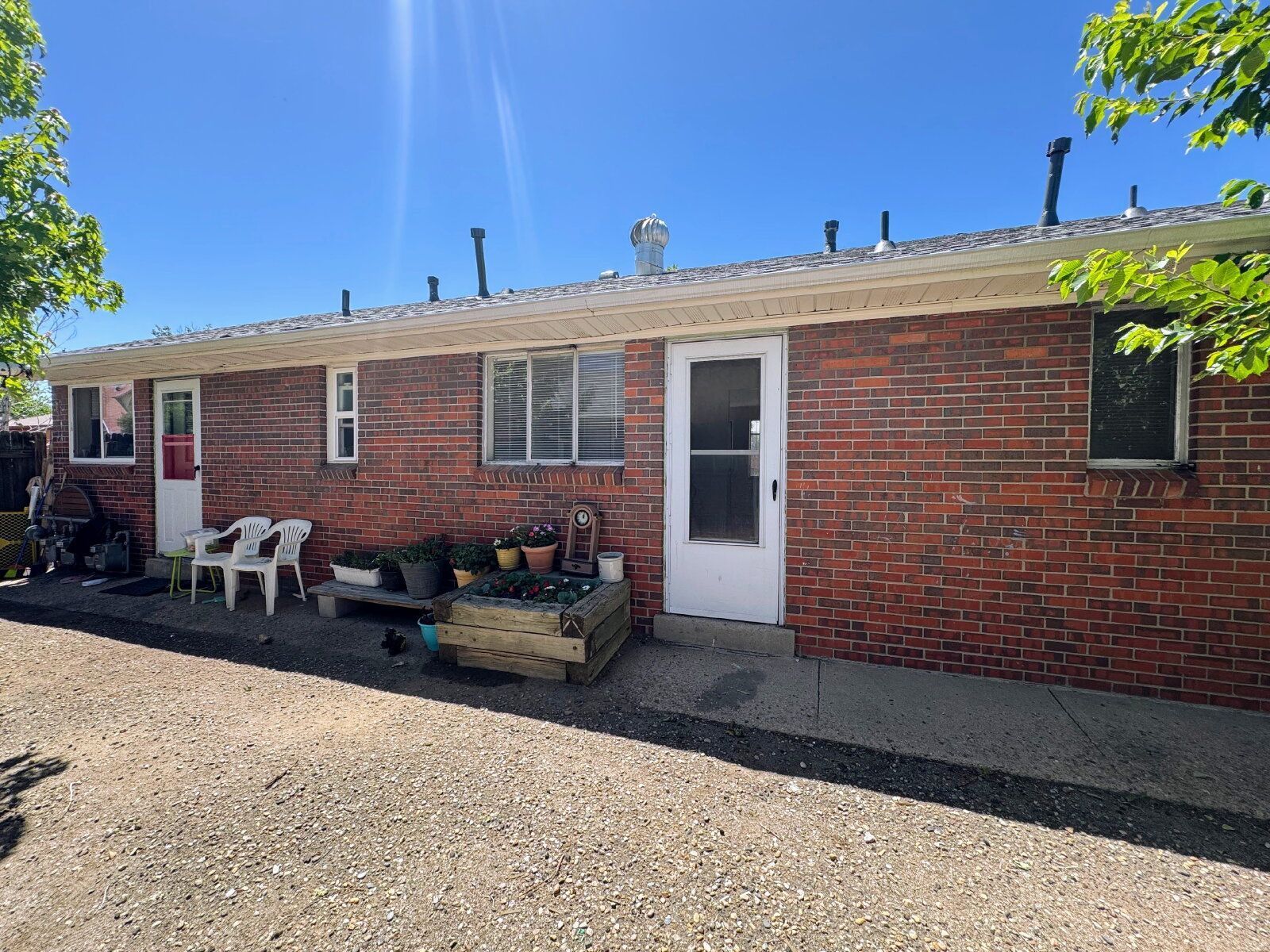 1-Bedroom in Aurora – Perfect Blend of Comfort and Convenience! property image