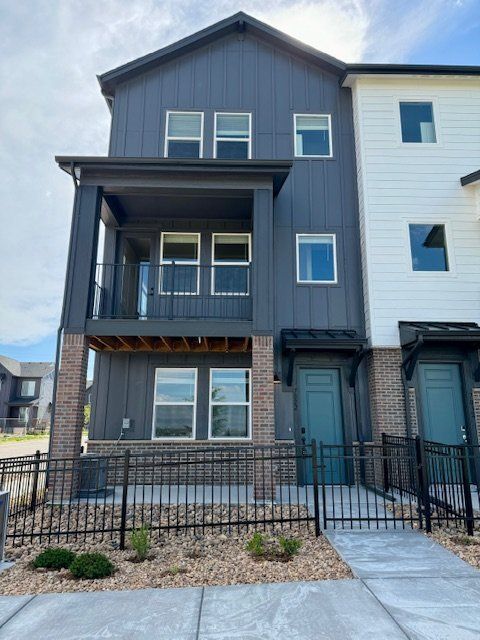 Experience Elevated Living: Spacious 4-Bed Townhouse with Scenic Views in Castle Pines property image
