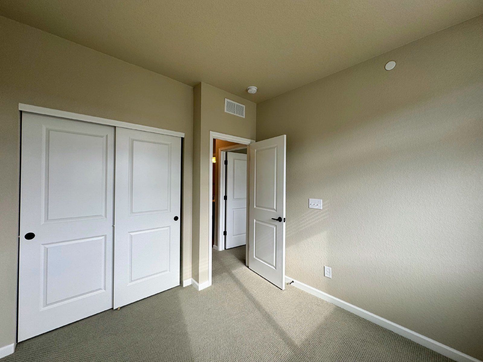 Experience Elevated Living: Spacious 4-Bed Townhouse with Scenic Views in Castle Pines property image
