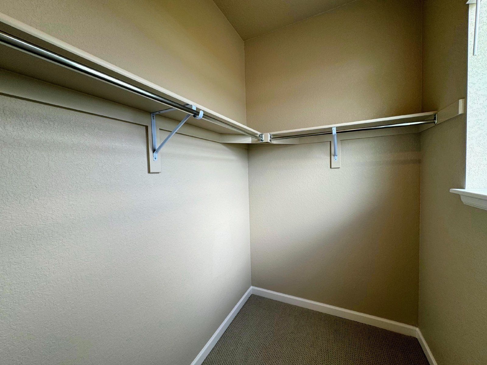 Experience Elevated Living: Spacious 4-Bed Townhouse with Scenic Views in Castle Pines property image