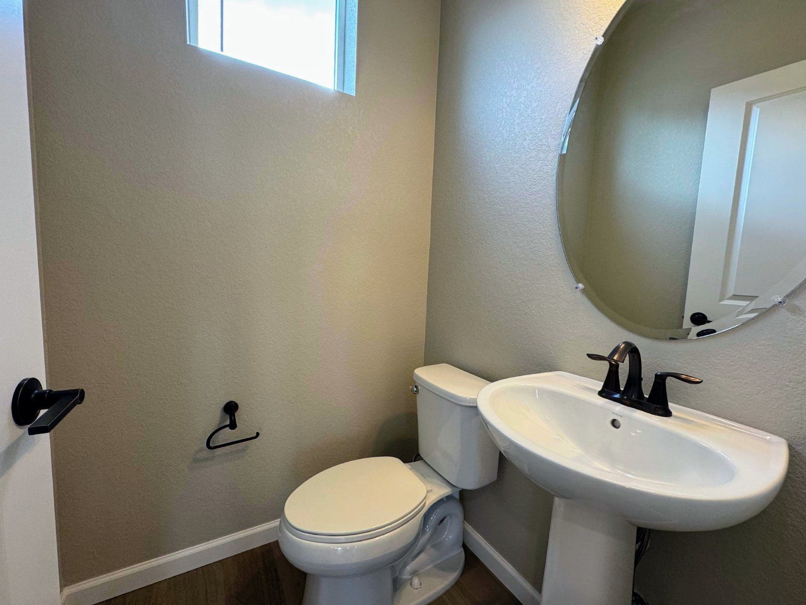Experience Elevated Living: Spacious 4-Bed Townhouse with Scenic Views in Castle Pines property image