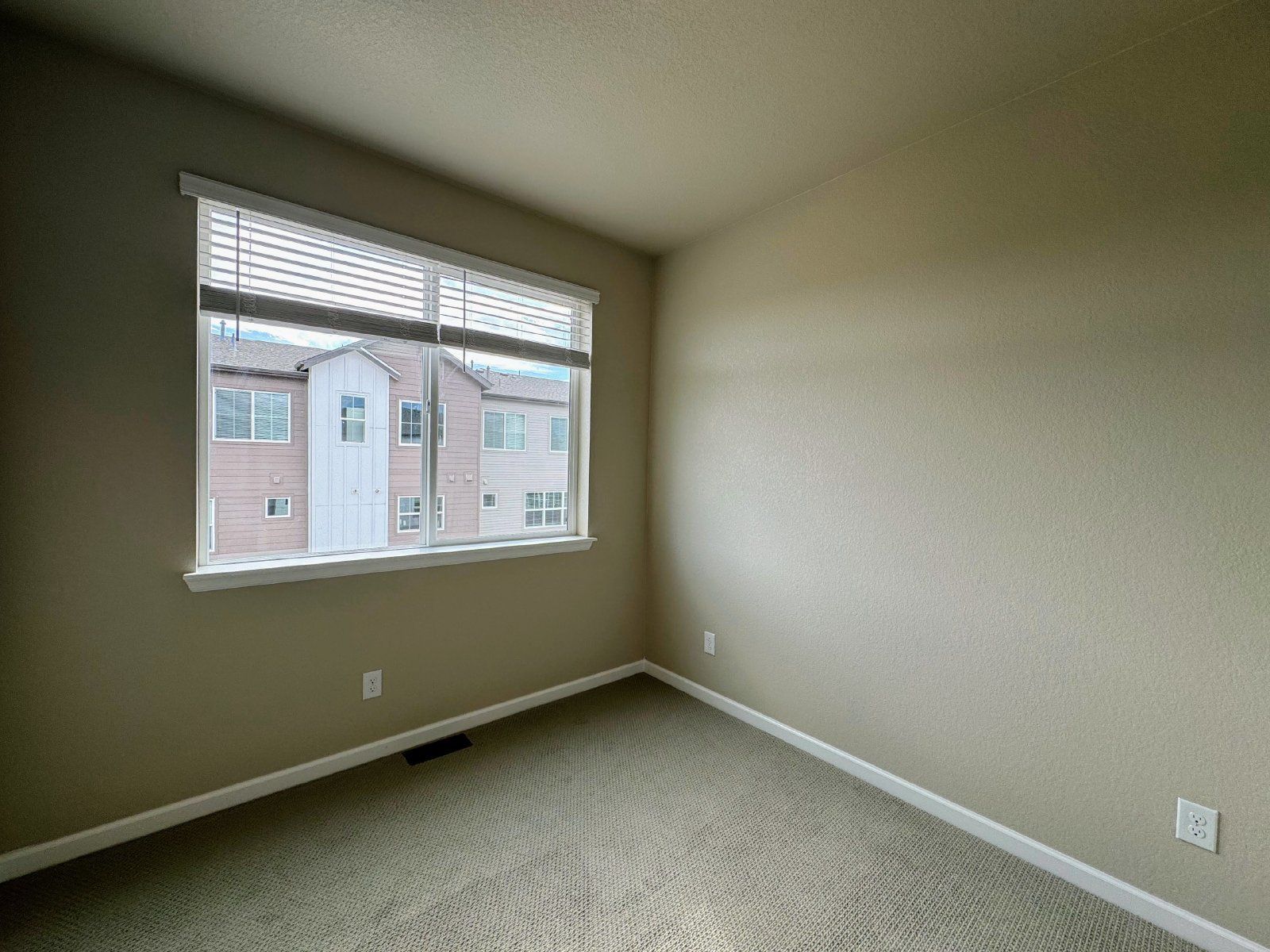 Experience Elevated Living: Spacious 4-Bed Townhouse with Scenic Views in Castle Pines property image