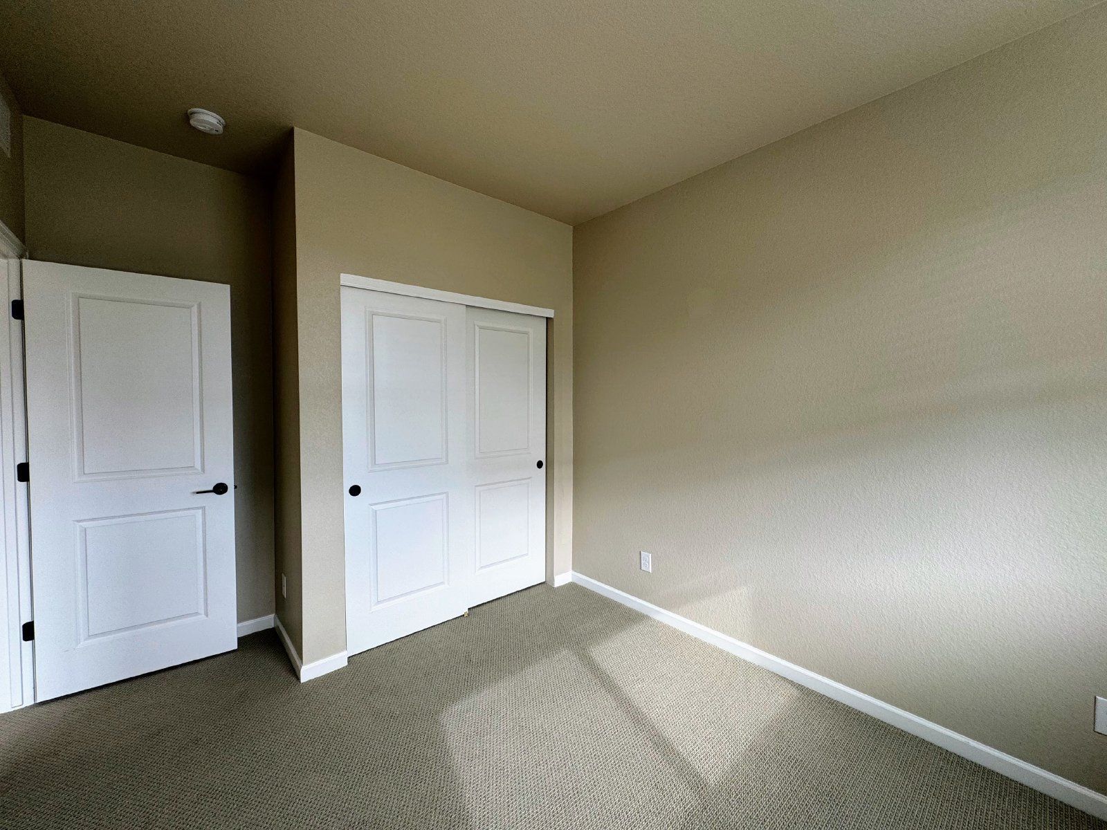 Experience Elevated Living: Spacious 4-Bed Townhouse with Scenic Views in Castle Pines property image