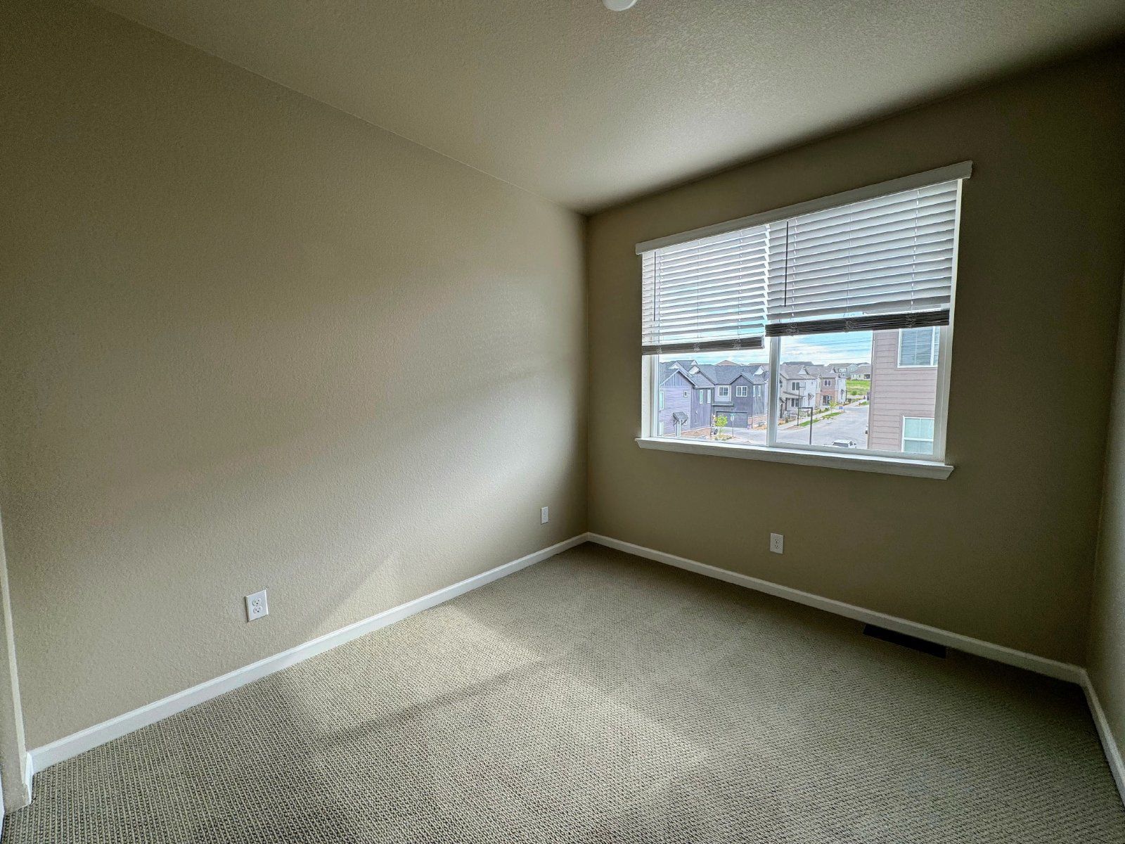Experience Elevated Living: Spacious 4-Bed Townhouse with Scenic Views in Castle Pines property image