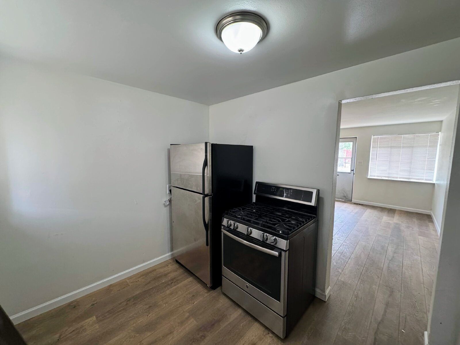1-Bedroom in Aurora – Perfect Blend of Comfort and Convenience! property image
