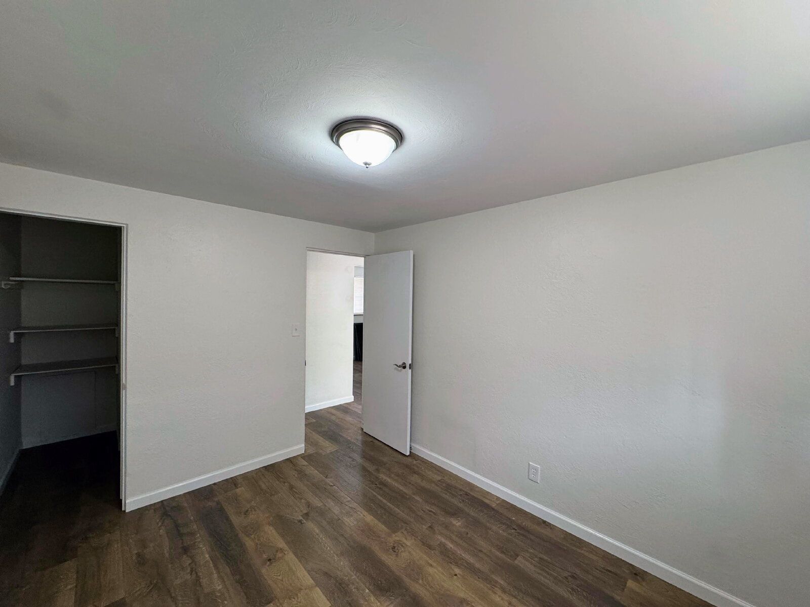 1-Bedroom in Aurora – Perfect Blend of Comfort and Convenience! property image