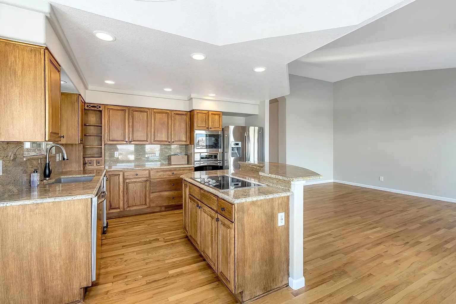 Spacious 5-Bedroom Rental Home in Littleton's Roxborough Neighborhood property image