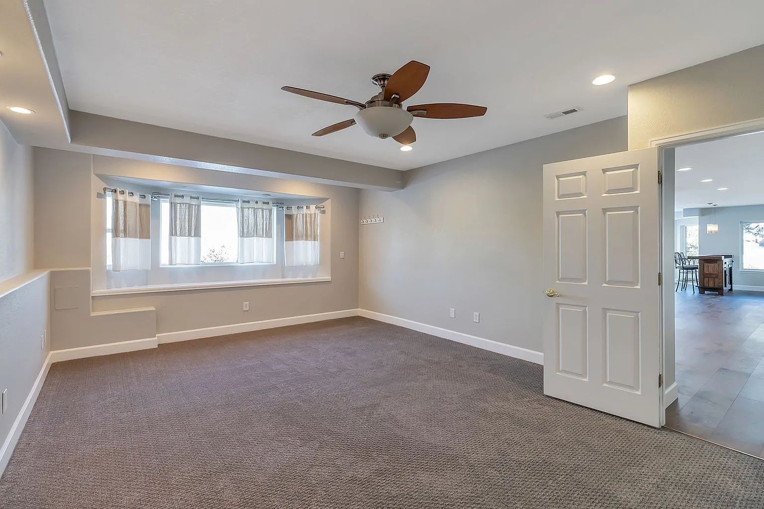 Spacious 5-Bedroom Rental Home in Littleton's Roxborough Neighborhood property image