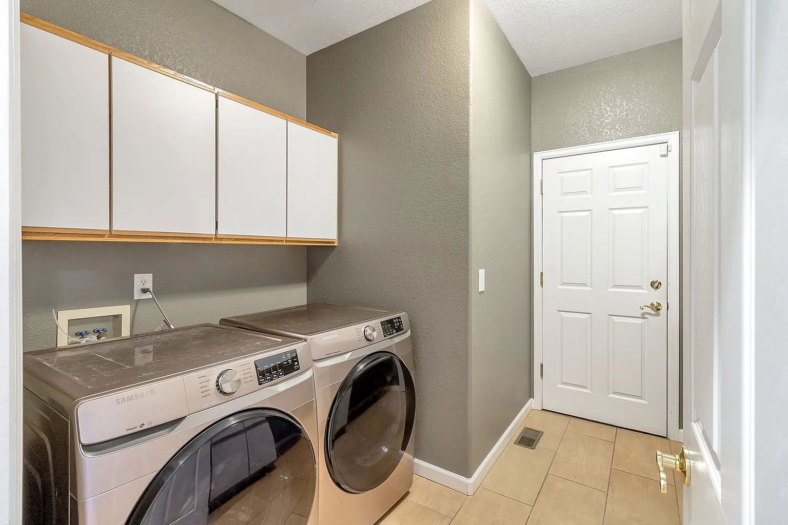 Spacious 5-Bedroom Rental Home in Littleton's Roxborough Neighborhood property image